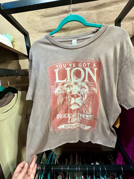 LION CROPPED TEE
